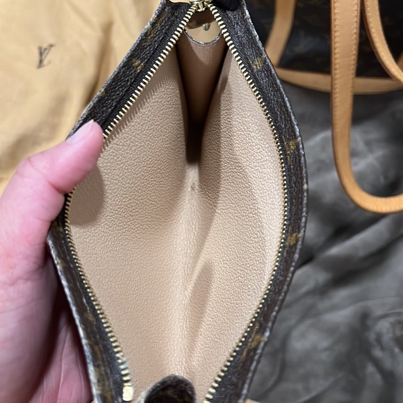 Authentic Louis Vuitton Monogram Bucket GM with pochette and chain - Picture 2 of 13